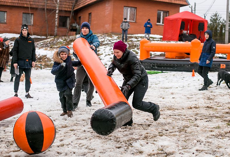 Хоккей гига-клюшками