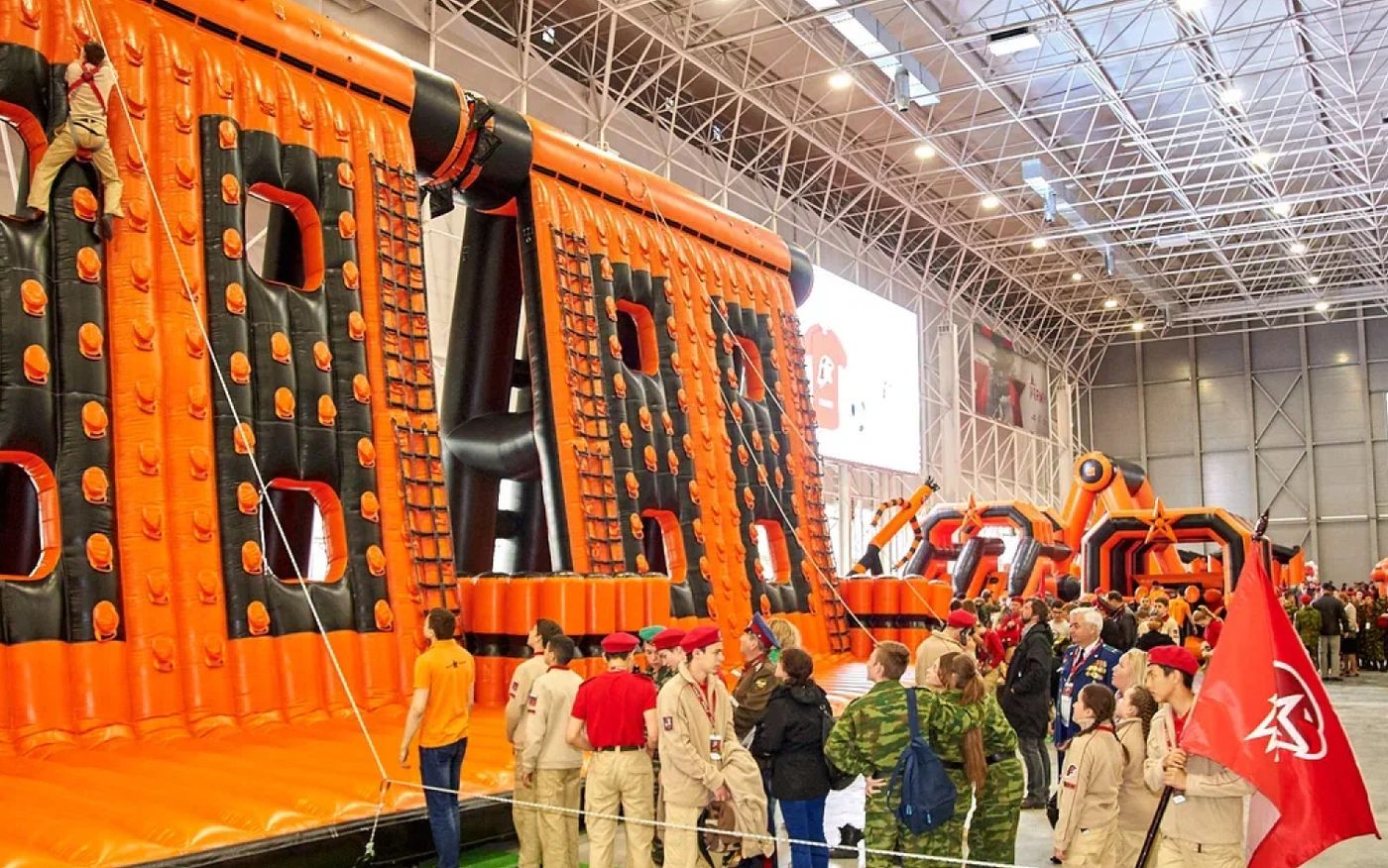 Скалодромы и горки